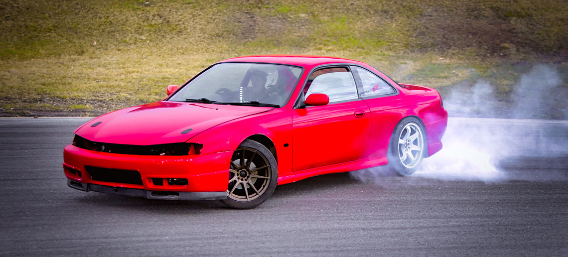 Car drifting at Three Sisters